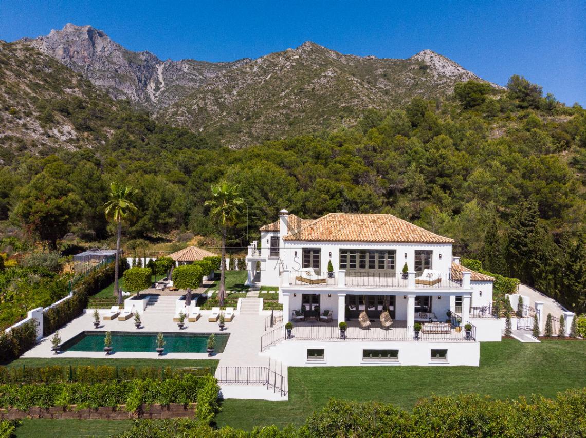 Villa en venta en Sierra Blanca, Marbella. 