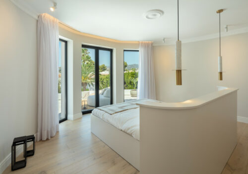 56c8b6b9-c266-4e27-9162-59b2e8ab9612