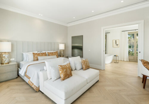 e8bf76ff-ebef-42c2-aee4-3dabad25f05b