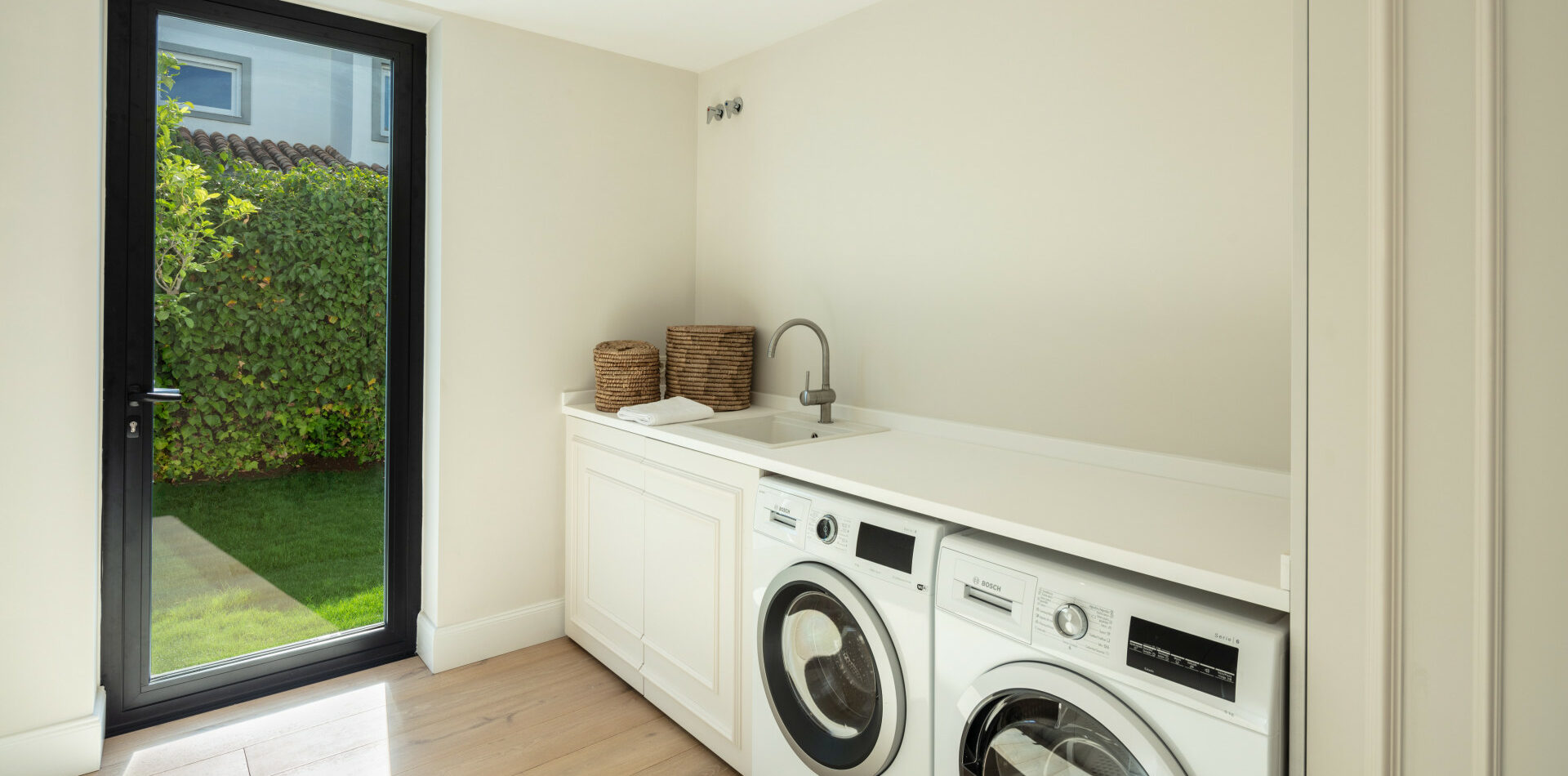 ed58c35a-090b-45c3-a615-933036a1cd10 (1)